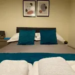 No25-Luxe Living Guest House- 2 Bed-Wifi-Free Parking-City- Beach