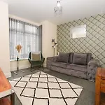 No25-Luxe Living Guest House- 2 Bed-Wifi-Free Parking-City- Beach