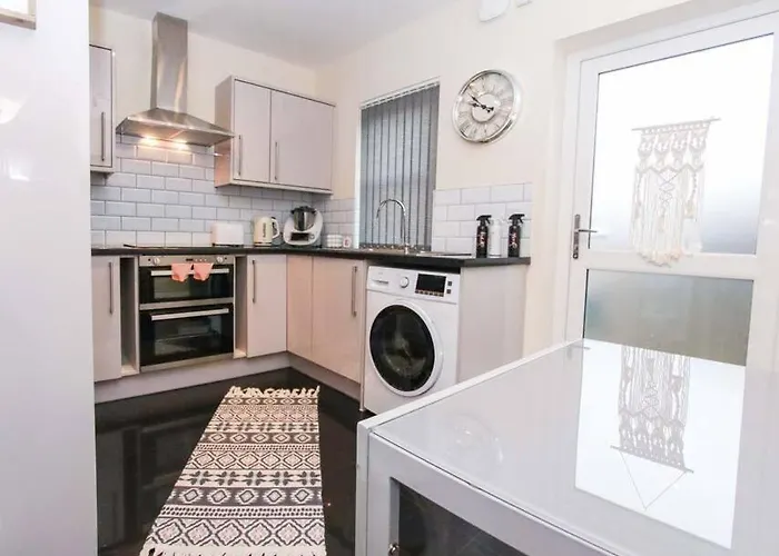 No25-Luxe Living Guest House- 2 Bed-Wifi-Free Parking-City- Beach