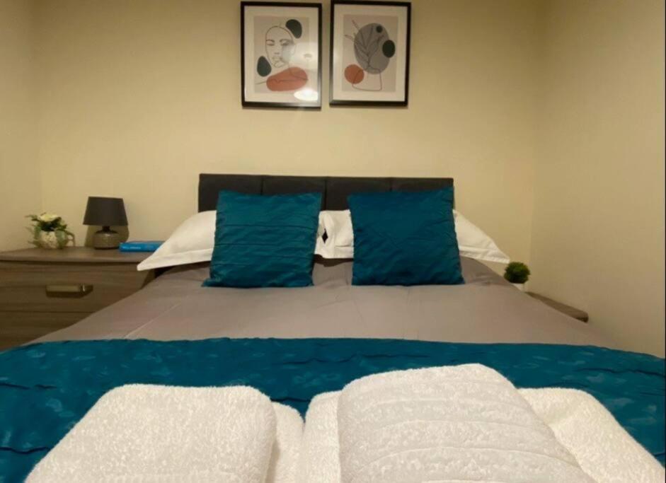 No25-luxe Living Guest House- 2 Bed-wifi-free Parking-city- Holiday home Swansea