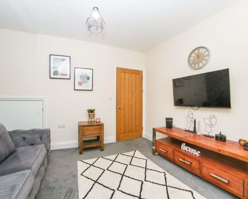 No25-luxe Living Guest House- 2 Bed-wifi-free Parking-city- Holiday home Swansea