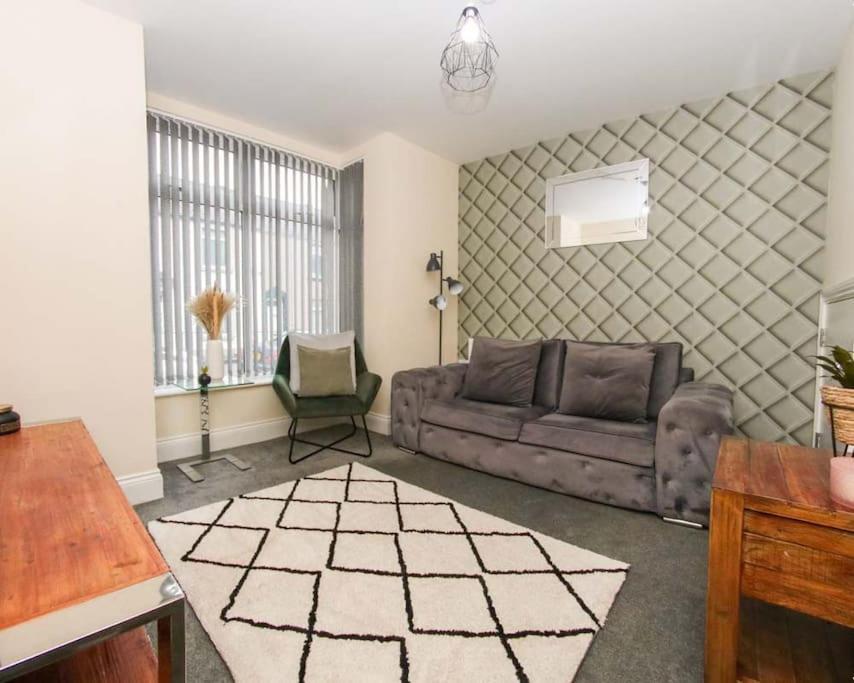 No25-luxe Living Guest House- 2 Bed-wifi-free Parking-city- Holiday home Swansea