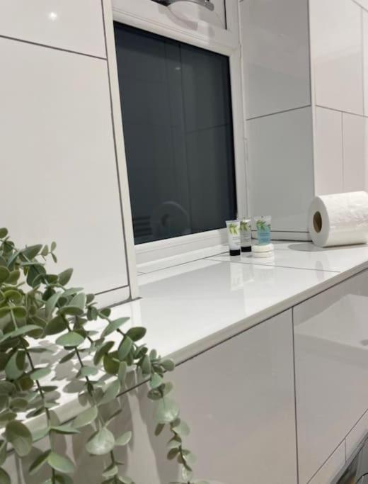 Holiday home No25-luxe Living Guest House- 2 Bed-wifi-free Parking-city-