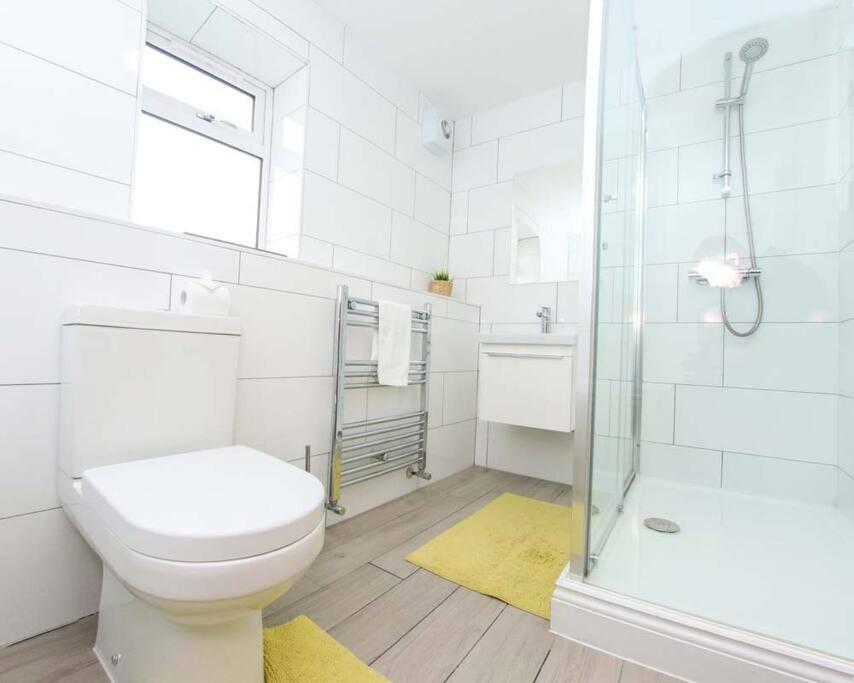 Holiday home No25-luxe Living Guest House- 2 Bed-wifi-free Parking-city-
